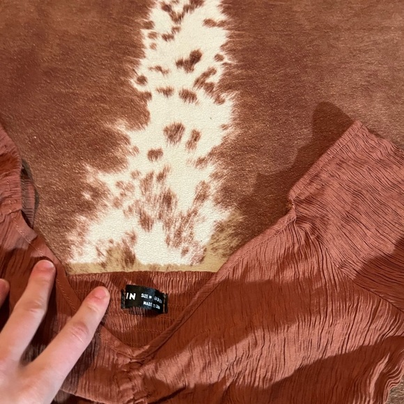 Shein crop top 
Tagged a medium best fits a size small - Picture 2 of 3